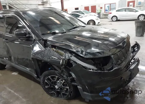 2022 Jeep Compass Latitude 4X4 из США, поврежденный, VIN 3C4NJDBBXNT113604